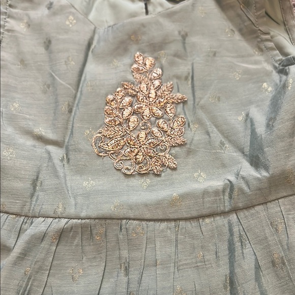 Elegant Mint Maxi Dress with Gold Accents - Picture 5 of 9